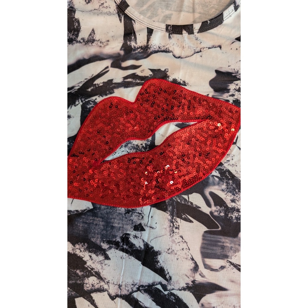 Women's Black/White Pesion Tee with Red Sequined Lips Size 2X